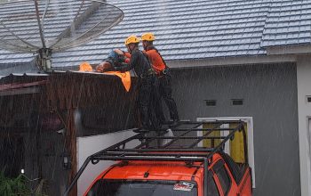 Warga Kampung Jeruk Tewas Tersengat Listrik Saat Perbaiki Atap Rumah