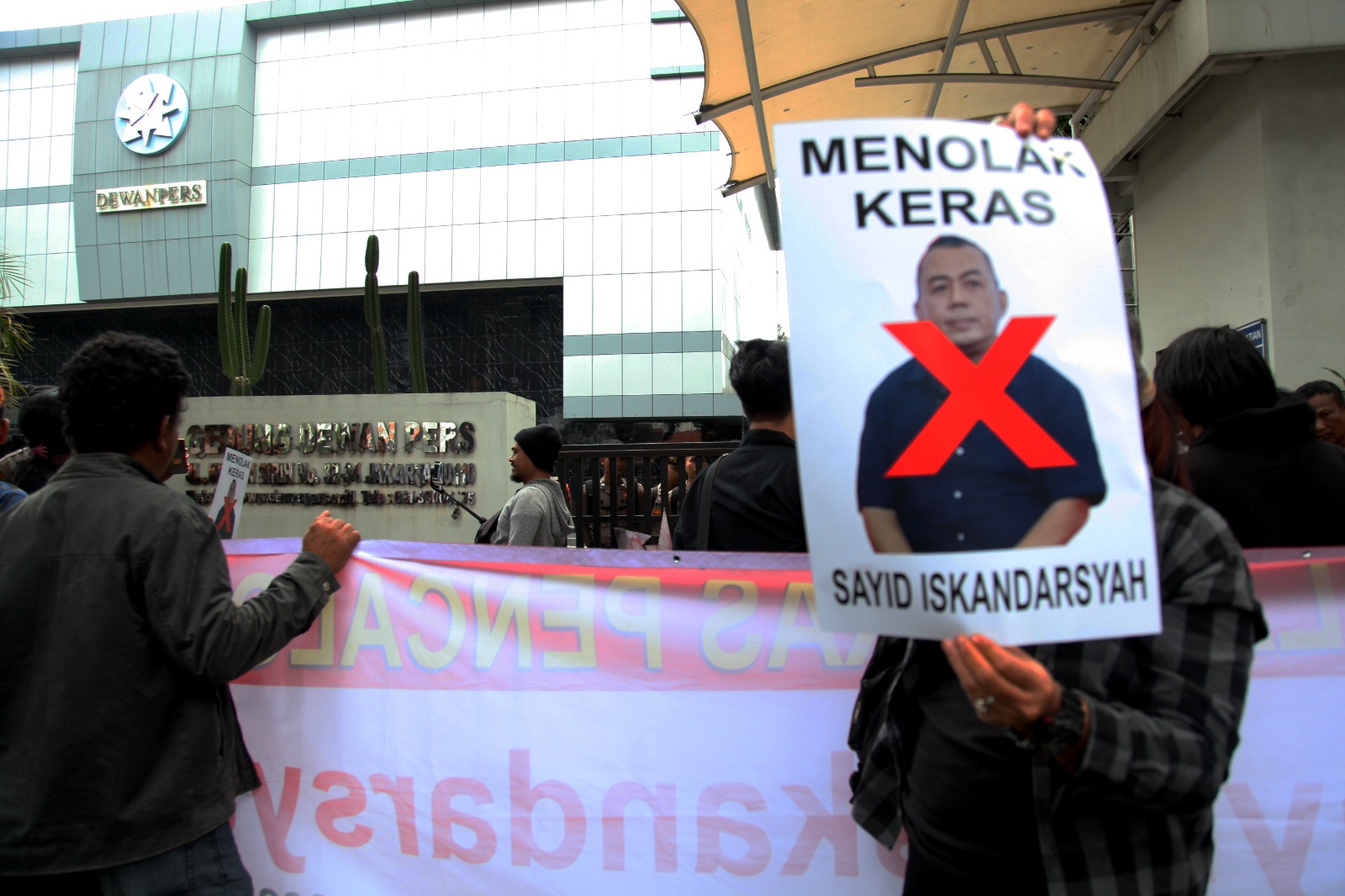 Rekam Jejak Bermasalah, Massa Demo Tolak Sayid Iskandarsyah Jadi Anggota Dewan Pers