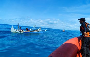 Detik-Detik Penyelamatan Nelayan Beltim yang Hilang di Perairan Karang Kering