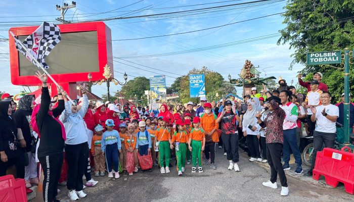 Jalan Sehat Sambil Mutik Sampah Warnai HUT ke-22 Bangka Selatan