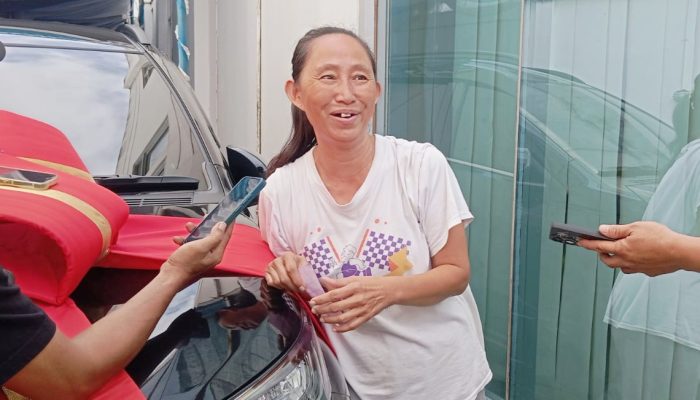 10 Tahun Setia Jadi Nasabah, Lenawati Akhirnya Menang Toyota Rush di Undian Bank Sumsel Babel