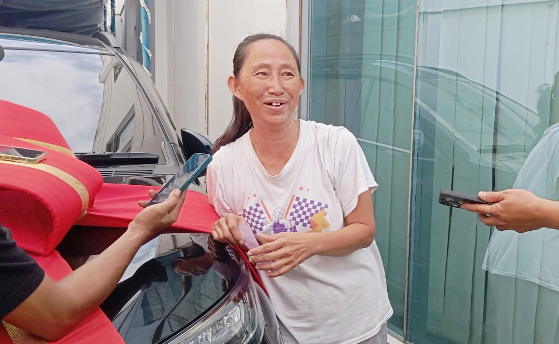 10 Tahun Setia Jadi Nasabah, Lenawati Akhirnya Menang Toyota Rush di Undian Bank Sumsel Babel