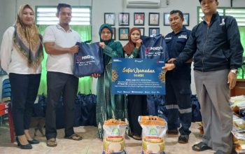 Jelang Idul Fitri, PT Timah Ringankan Beban Warga Sungai Baru dengan Bantuan Sembako