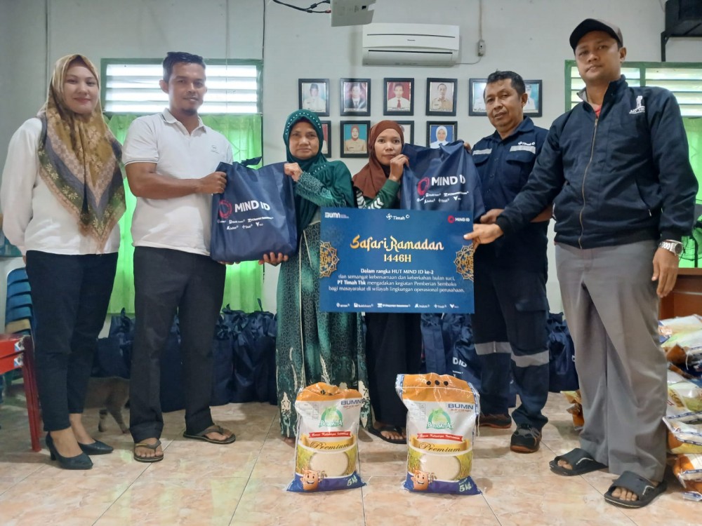 Jelang Idul Fitri, PT Timah Ringankan Beban Warga Sungai Baru dengan Bantuan Sembako