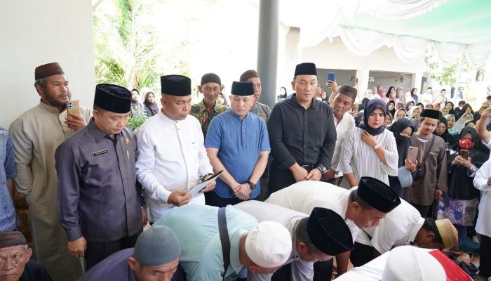 Kenang Jasa Tarmizi Saat, DPRD Babel Gelar Prosesi Penghormatan Terakhir