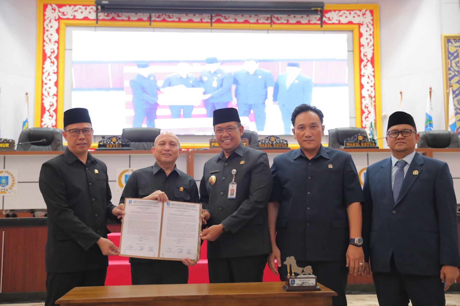 Pj Gubernur Sugito Hadiri Paripurna Penetapan Gubernur dan Wakil Gubernur Babel