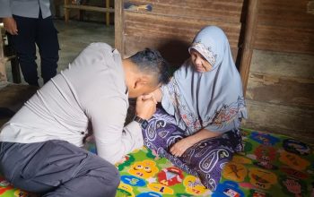 Polres Bangka Selatan Buktikan Kepedulian Lewat Program Jumat Berkah untuk Lansia di Desa Gadung