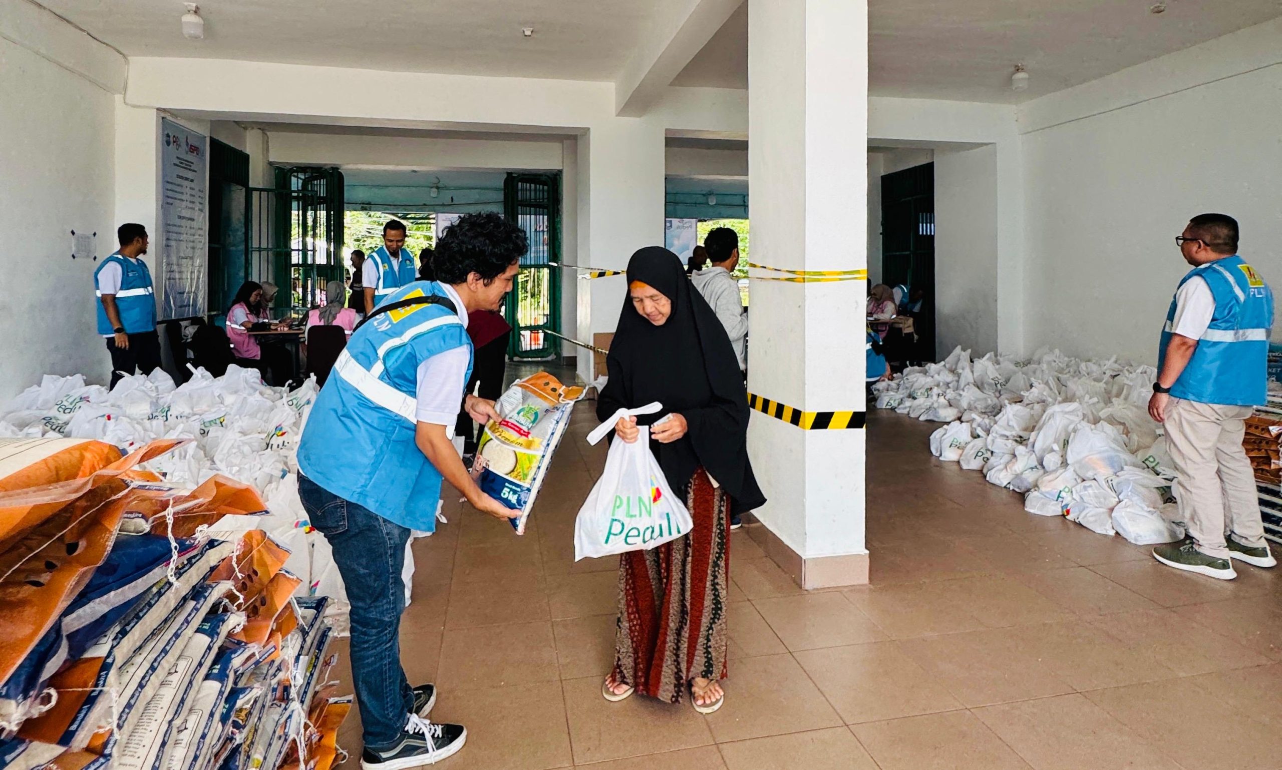 PLN Babel Gelar Pasar Sembako Murah, Ribuan Warga Pangkalpinang Antusias Sambut Berkah Ramadan
