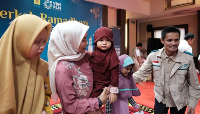 Bukan Sekadar Listrik, PLN Babel dan YBM PLN Tebar Berkah Ramadan untuk Ribuan Masyarakat