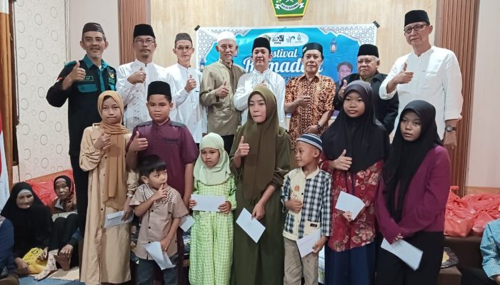 Baznas dan Kemenag Bangka Barat Tebar Berkah Ramadan dengan Ratusan Paket Santunan