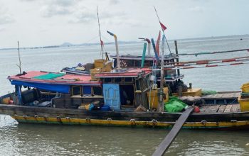Perairan Toboali Digerogoti Kapal Rawai dari Sungsang, Nelayan Kecil Menjerit: Jaring Rusak, Rezeki Amblas!