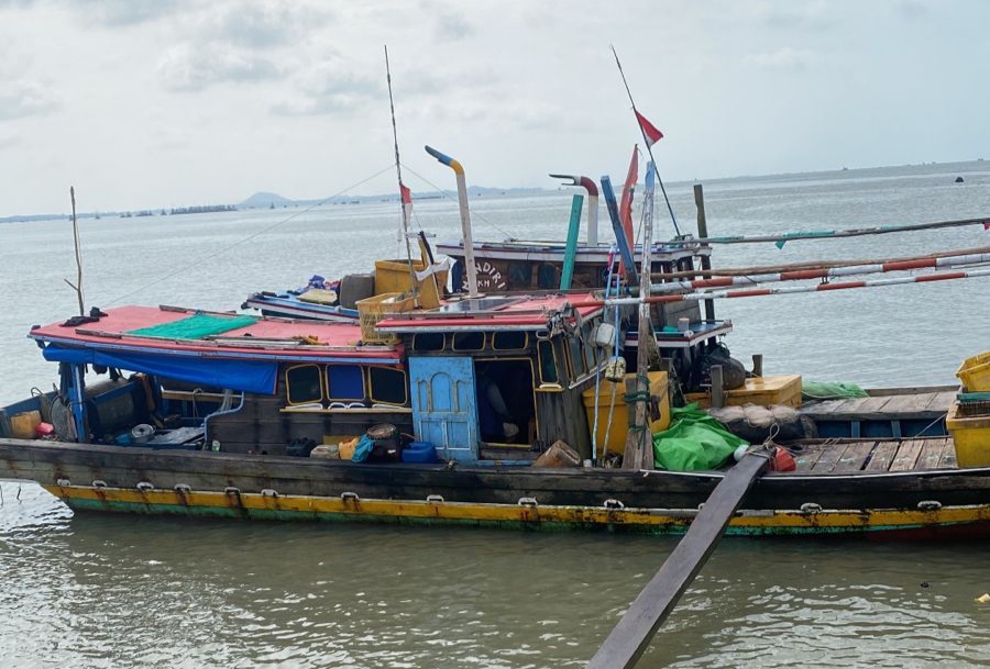 Perairan Toboali Digerogoti Kapal Rawai dari Sungsang, Nelayan Kecil Menjerit: Jaring Rusak, Rezeki Amblas!