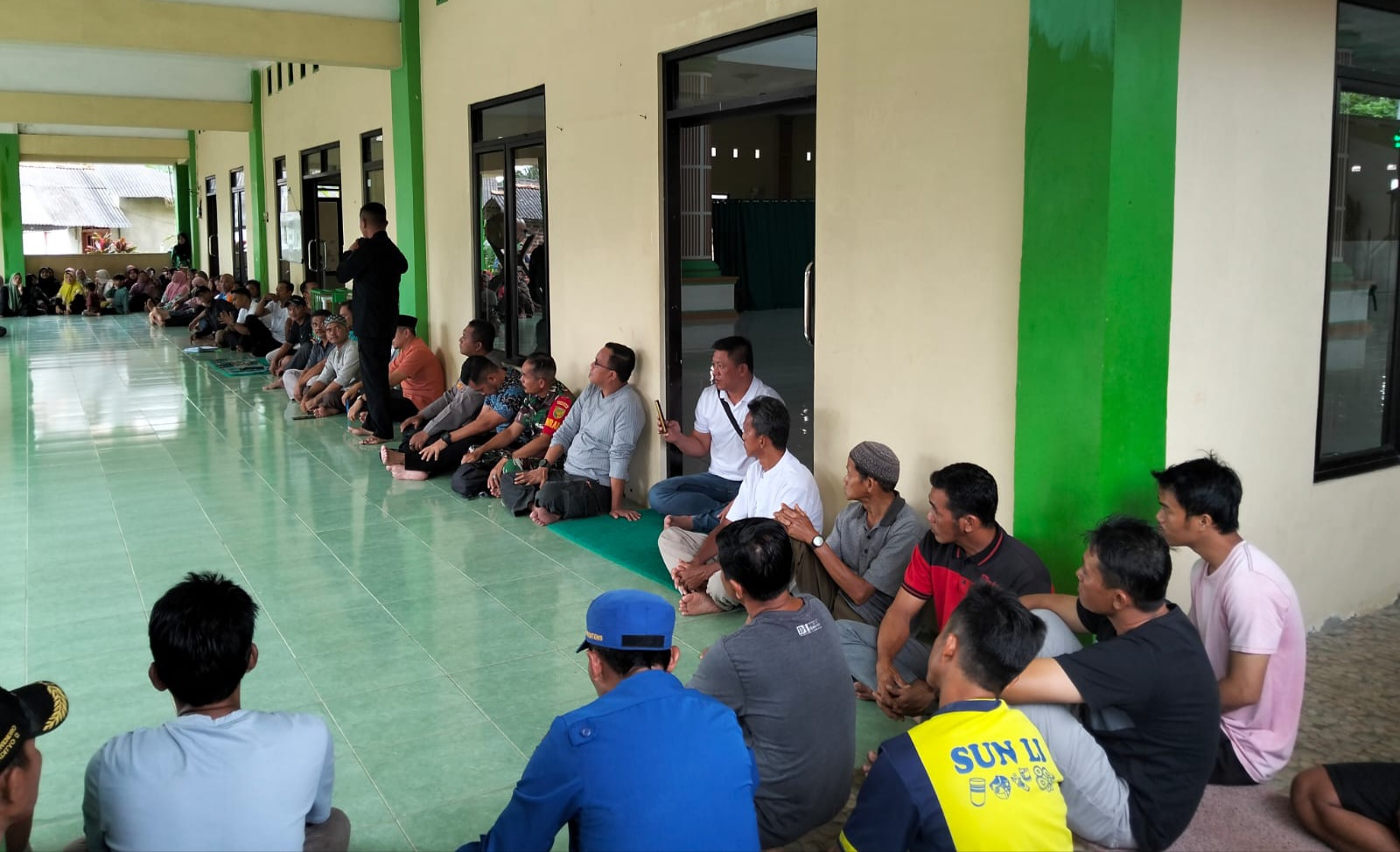 Membangun Kemitraan, CV AMR Santuni Warga Dusun Tanah Merah di Bulan Suci