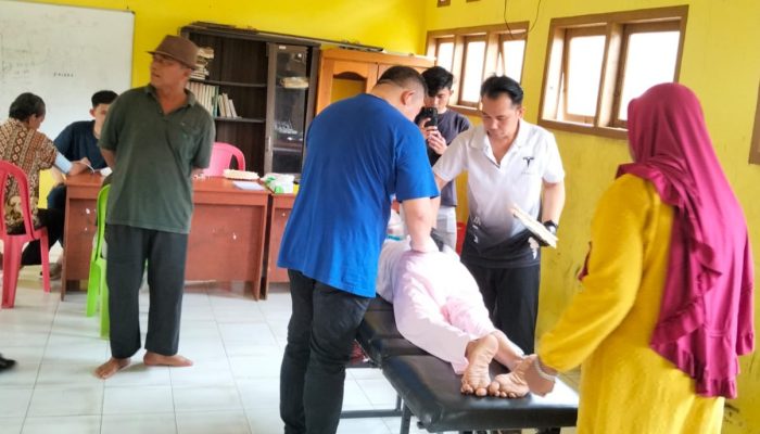 Ratusan Warga Tanah Merah Antusias Ikuti Pengobatan Gratis Suhu Ayung dan PT AMR