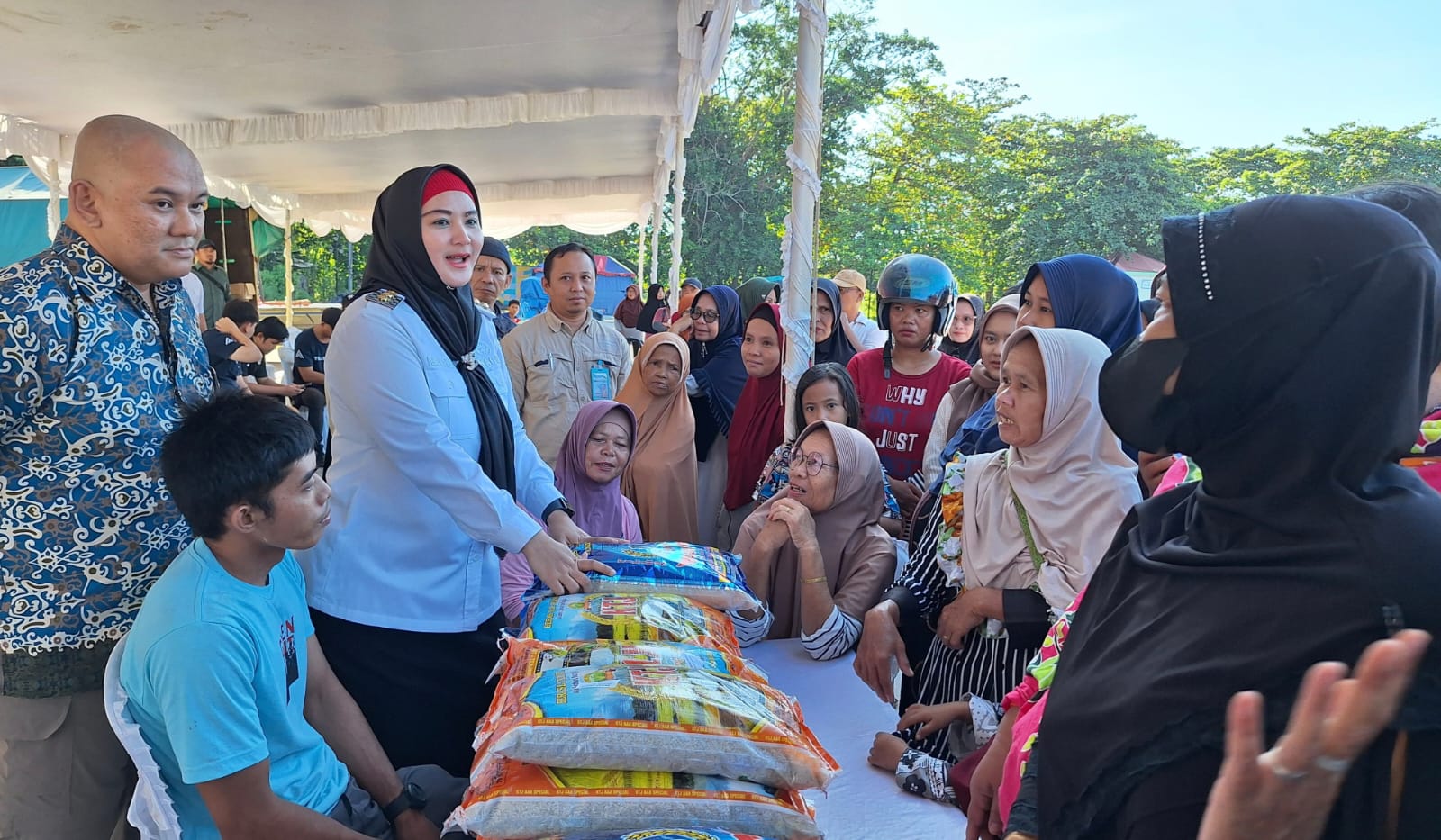 Pastikan Harga Sembako Terjangkau, Debby Tinjau Langsung Operasi Pasar Murah di Toboali