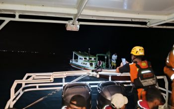 Basarnas Babel Evakuasi Kapal KM Sri Bintang yang Mati Mesin di Perairan Koala