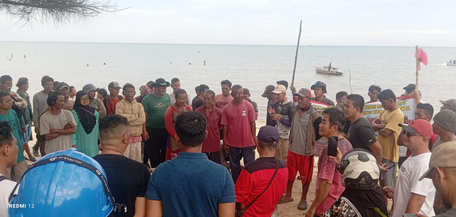 Nelayan Pesisir Kubu Gelar Aksi Tolak Tambang Laut, Desak PT Timah Hentikan Aktivitas Penambangan