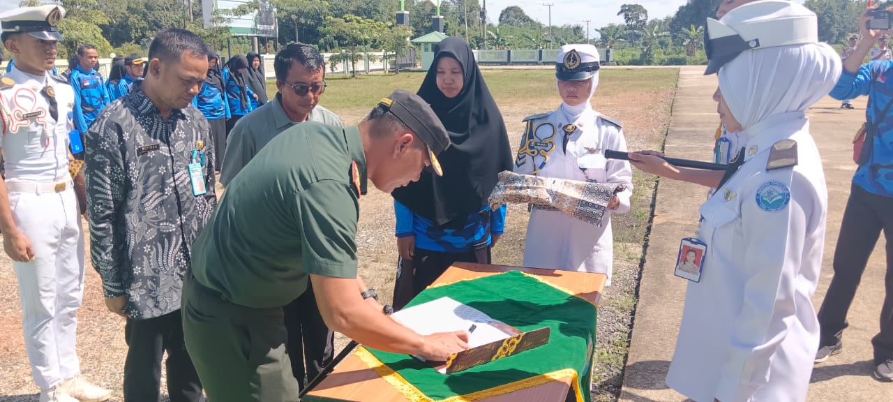 Digelar di Makodim Basel, Pelantikan OTIS SMK Negeri 1 Tukak Sadai Sarat Pesan Disiplin dan Cinta Tanah Air