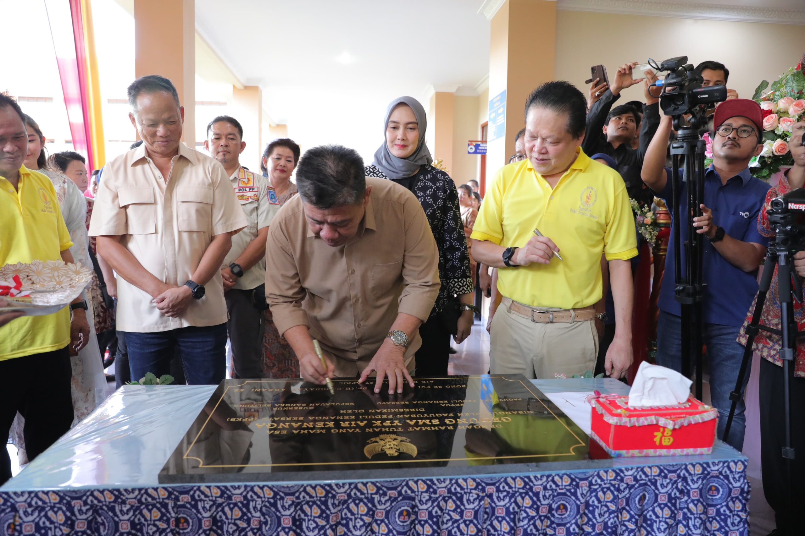 Resmikan Gedung SMA YPK Air Kenanga, Hidayat Arsani Sebut Pendidikan Jadi Prioritas