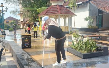 Wabup Debby Pimpin Aksi Gotong Royong di Toboali, Ingatkan Pentingnya Jaga Kebersihan
