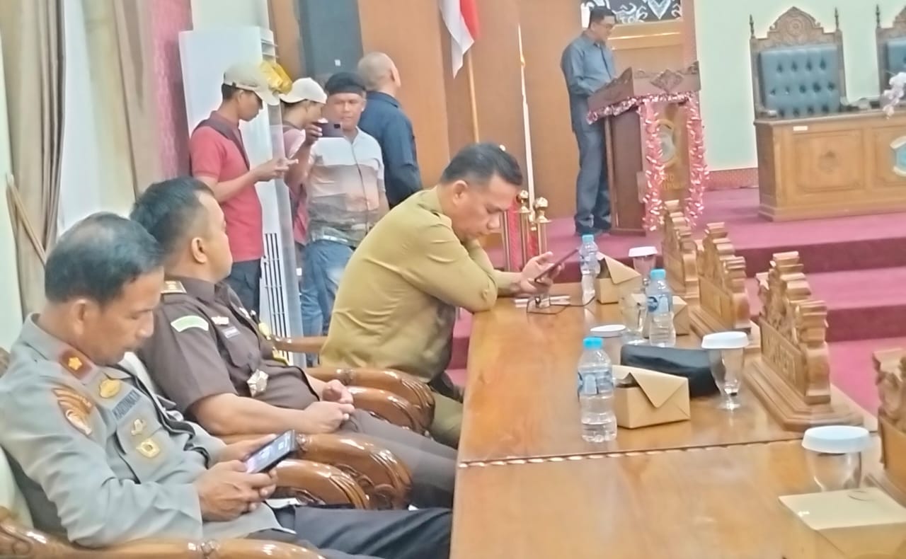 PJ Wali Kota Pangkalpinang Hadiri Paripurna DPRD, Bahas Tiga Raperda Prioritas