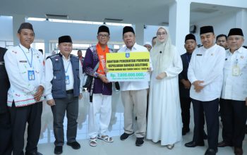 Pelepasan 370 Jamaah Calon Haji Babel, Hidayat: Doakan Saya dan Bangka Belitung Diberkahi