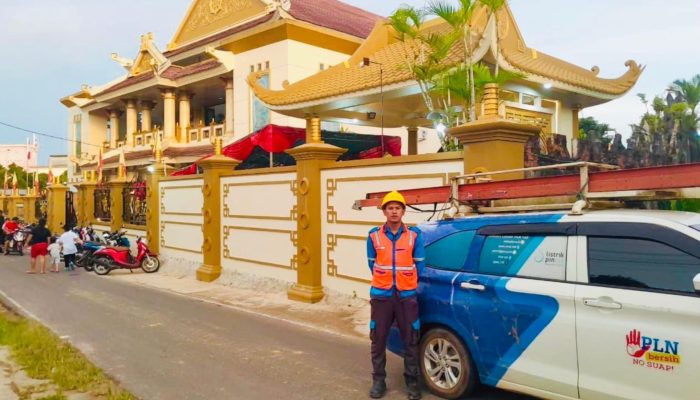Jaga Kekhusyukan Ibadah Waisak, PLN Babel Pastikan Listrik Aman tanpa Gangguan