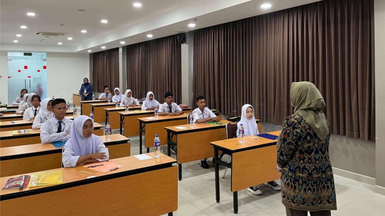 Demi Masa Depan, Rizki dan Pelajar Lainnya Jalani Tes Beasiswa Pemali Boarding School