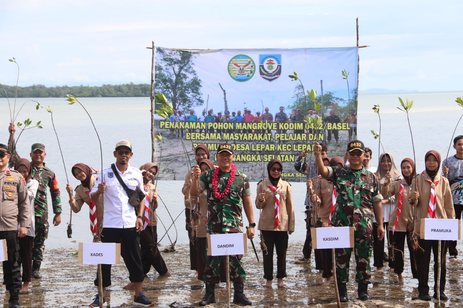 Tanam 1.000 Pohon Mangrove di Lepar, Dandim: Jaga Alam Demi Masa Depan