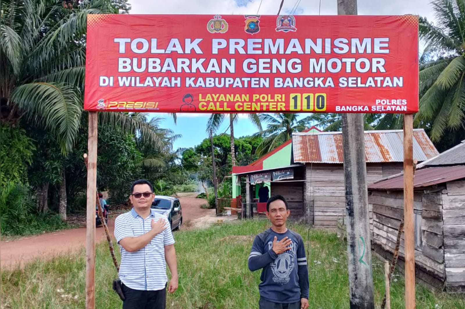 Antisipasi Gangguan Kamtibmas, Polsek Lepar Pasang Spanduk Tolak Geng Motor dan Premanisme