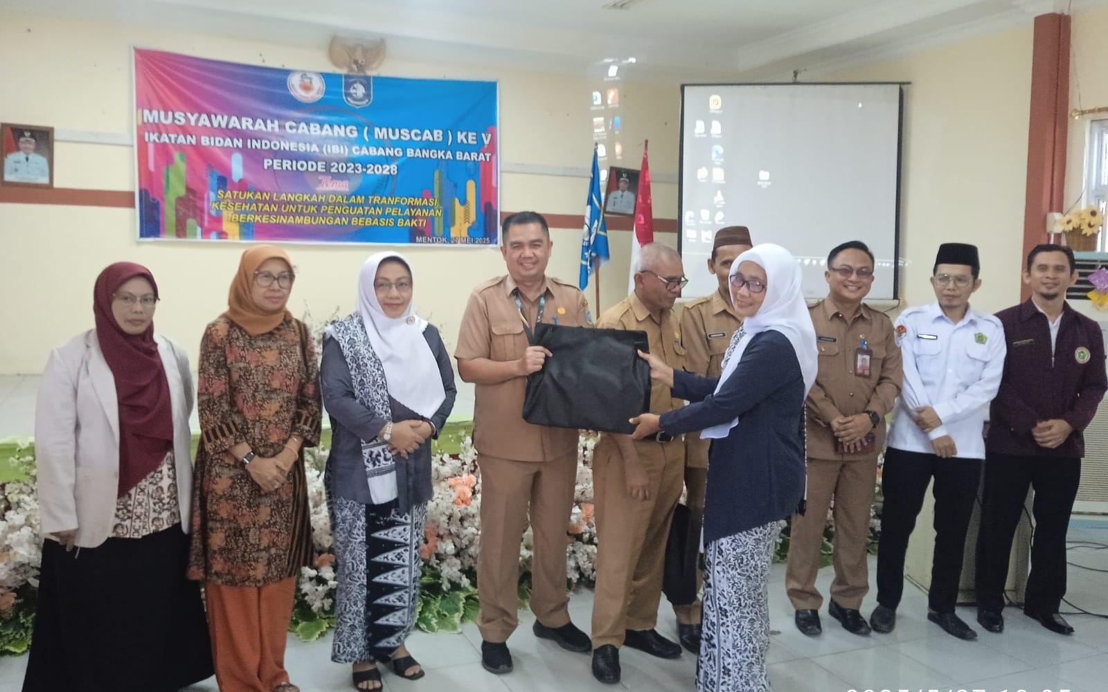 Dapat Restu Kuliah S1, Kadis Kesehatan Beri Pesan Ini ke Puluhan Bidan