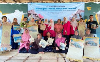 PT Timah Latih Masyarakat Adat Mapur Ciptakan Kerajinan Anyaman Bernilai Jual Tinggi
