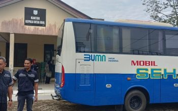 Kali Pertama Datang ke Desa Ibul, Mobil Sehat PT Timah Langsung Diserbu Warga