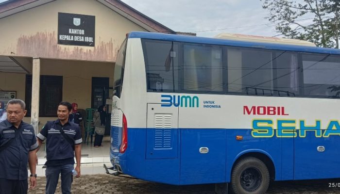 Kali Pertama Datang ke Desa Ibul, Mobil Sehat PT Timah Langsung Diserbu Warga