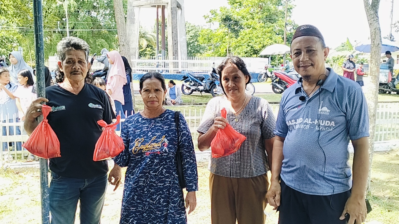 Warga Kesatuan Islam Tionghoa hingga Petugas Kebersihan Dapat Daging Kurban dari Karyawan PT Timah