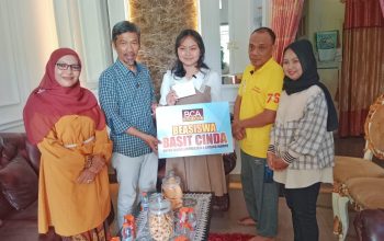 Beasiswa dari Basit Cinda Bikin Jesicha Makin Terpacu untuk Berprestasi