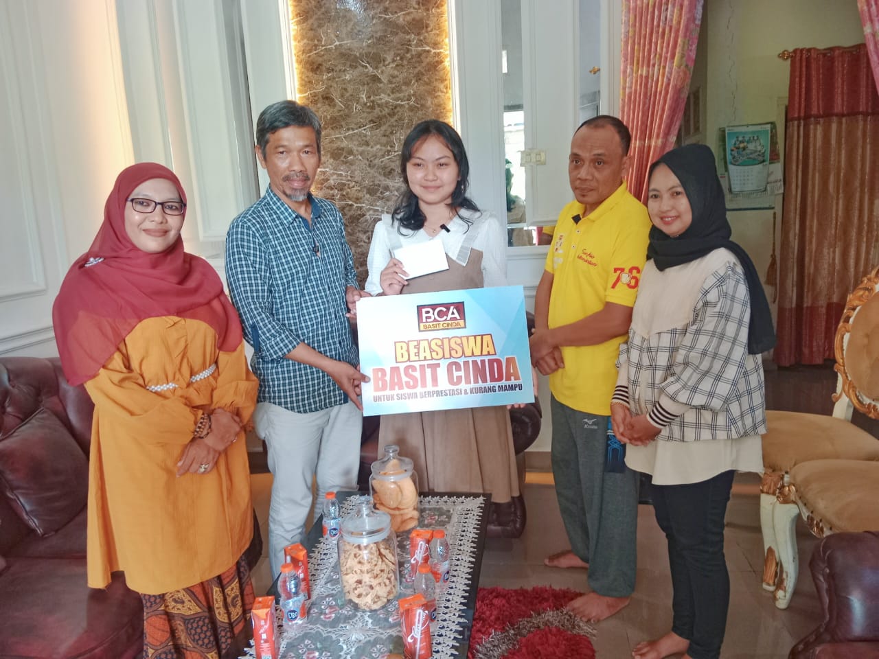 Beasiswa dari Basit Cinda Bikin Jesicha Makin Terpacu untuk Berprestasi