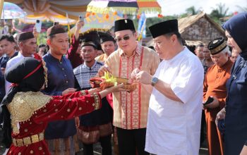 Gubernur Hidayat Arsani Hadiri Pesta Adat Panggil ke-80