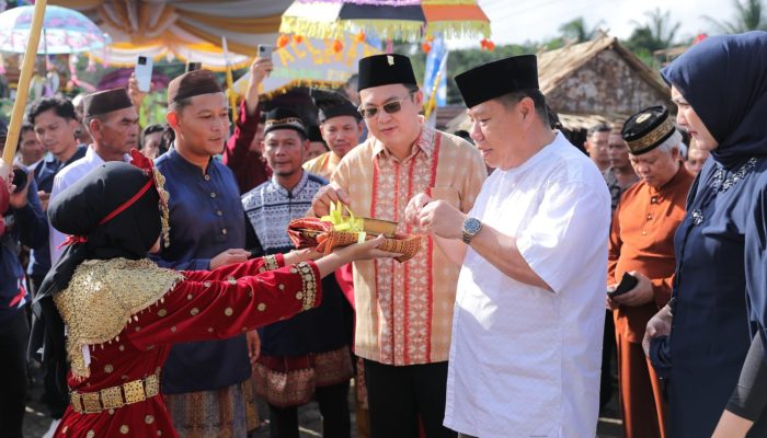 Gubernur Hidayat Arsani Hadiri Pesta Adat Panggil ke-80