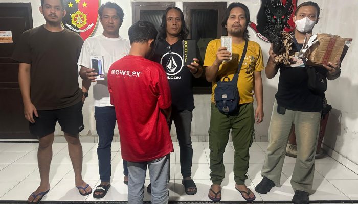 Mantan Pegawai JNE Curi Puluhan Ponsel dengan Modus Tukar Isi Paket, Rugi Rp311,5 Juta