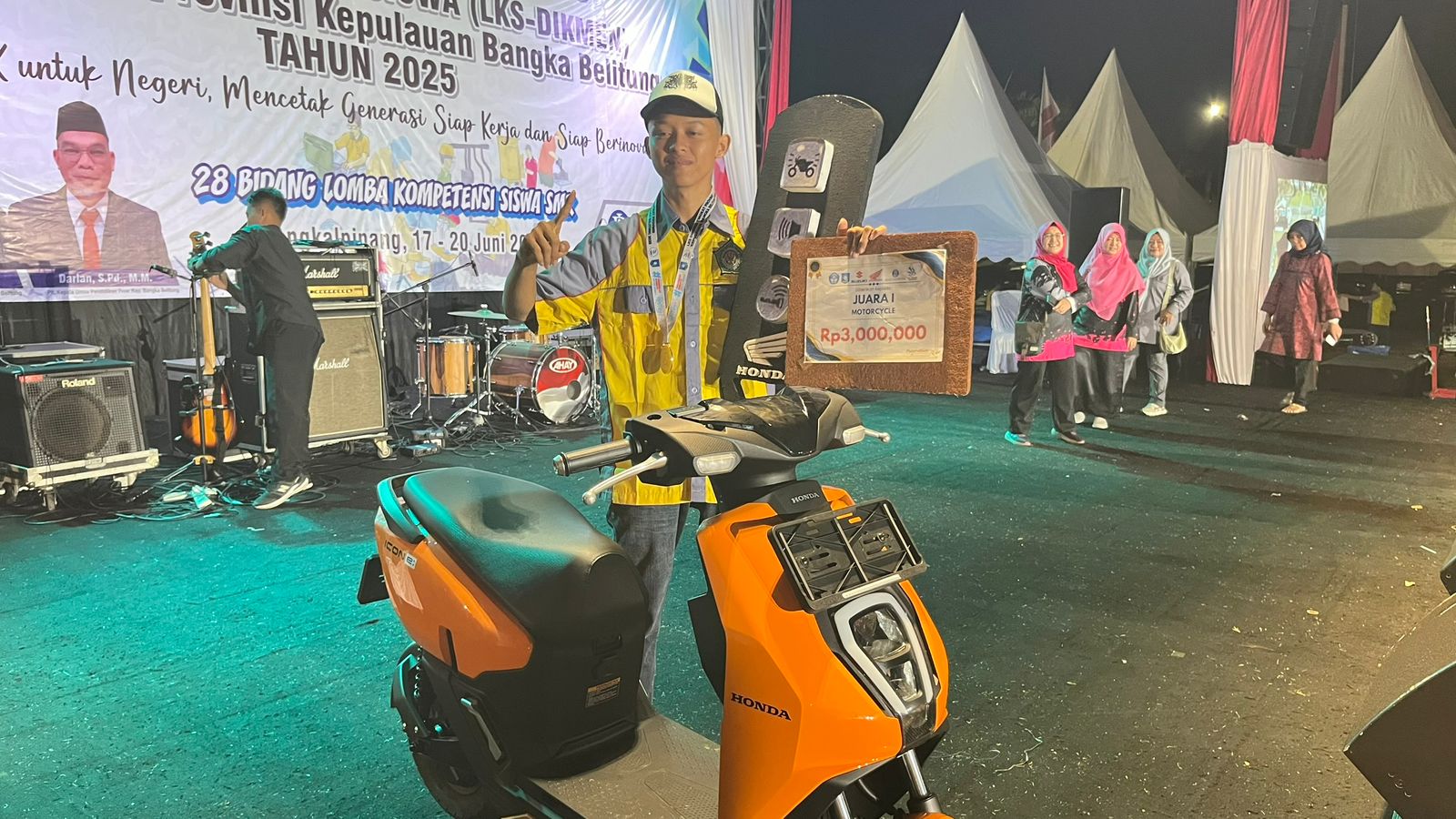 Siswa SMKN 2 Pangkalpinang Raih Juara 1 Lomba TBSM 2025, Bawa Pulang Honda Icon e