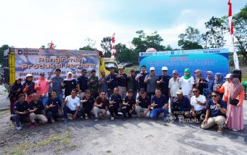 PT Timah Gelar Aksi Gotong Royong dan Serahkan Bantuan Lingkungan di Air Kantung