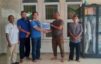 PT Timah Bantu Perbaikan Atap Masjid Al Muhajirin Nelayan 1 yang Rusak Akibat Puting Beliung