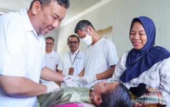 Sambut HUT ke-49, PT Timah Gelar Khitanan Massal untuk Anak-anak di Desa Tanjung Samak