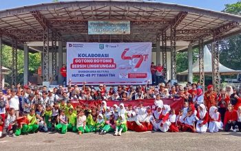 Sambut HUT ke-49, PT Timah Gandeng Pemkab Beltim Gelar Aksi Gotong Royong di Pantai Nyiur Melambai