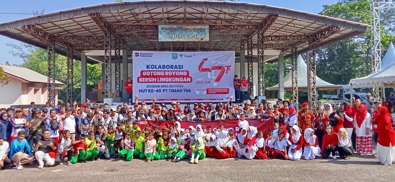 Sambut HUT ke-49, PT Timah Gandeng Pemkab Beltim Gelar Aksi Gotong Royong di Pantai Nyiur Melambai