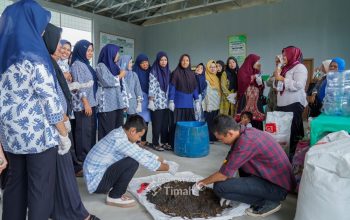 PT Timah Latih Ibu-ibu di Sungailiat Kelola Sampah Organik Jadi Pupuk Kompos