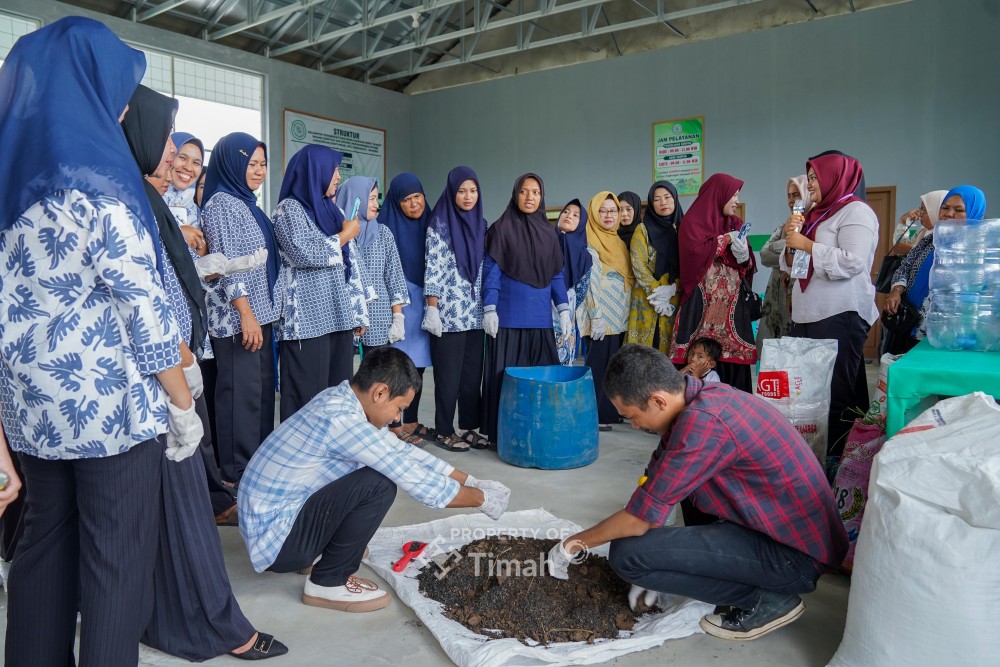 PT Timah Latih Ibu-ibu di Sungailiat Kelola Sampah Organik Jadi Pupuk Kompos