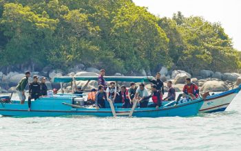 Dukung Ekonomi Masyarakat Pesisir, PT Timah Kembali Tenggelamkan Coral Garden di Pulau Putri