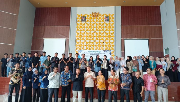 Rina Tarol Dorong Mahasiswi Jadi Leader Sosialisasi KUR